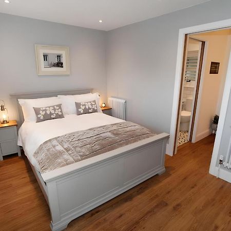 Tucked Away, Beach Access Sleeps 4 The Mumbles Kültér fotó